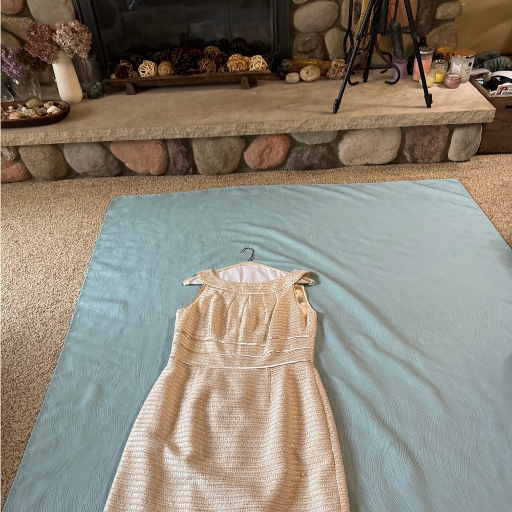 Chic Sleeveless Midi Dress in Cream